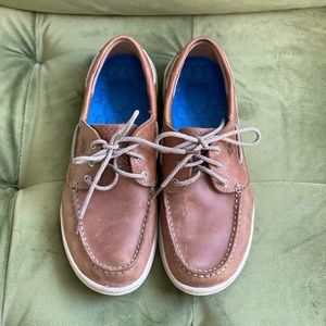 Brown Sperry boat shoes